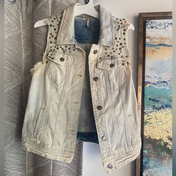 Free People Metal Studded Bleach Wash Distressed Denim Trucker Vest Women's XS - Picture 1 of 11